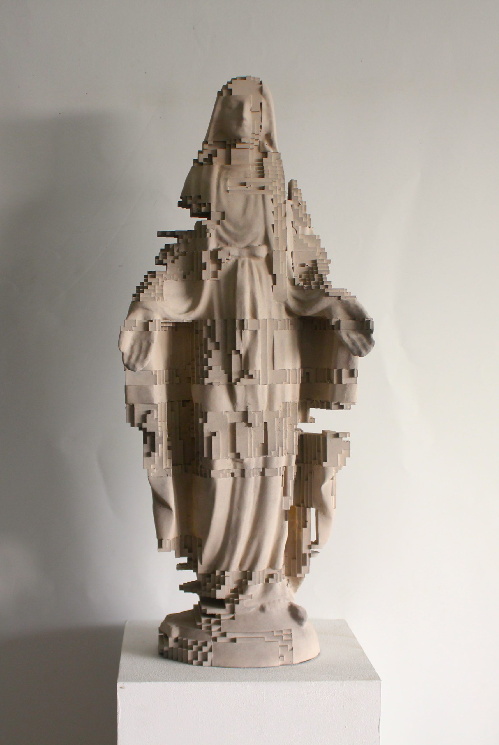 Tom Haakman | Mary's digital embrace | 83 x 35,5 x 19,5 cm | edition 8 - Afbeelding 2